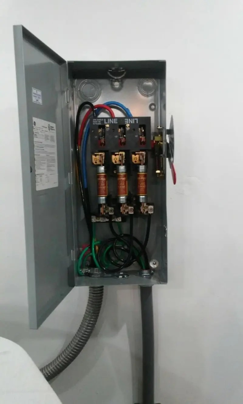 Three-phase disconnect switch installed for Smoke Detector Installation in Mathis